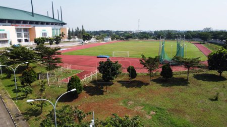 Téléchargez les photos : Vue Aérienne du Stade Pakansari, Cibinong, Bogor Regency, Java Ouest, Indonésie. - en image libre de droit
