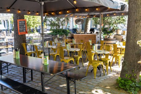 Téléchargez les photos : Restaurant de café d'été confortable dans la rue de la ville de Copenhague, Danemark - 26 juillet 2023 - en image libre de droit