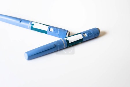 Stylo injecteur d'insuline Ozempic ou stylo à cartouche d'insuline pour diabétiques. Matériel médical pour les parients diabétiques. 