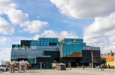 Foto de Copenhague, Dinamarca - 26 de septiembre de 2023. Moderna arquitectura y centro de diseño BLOX. Edificio de vidrio. Foto de alta calidad - Imagen libre de derechos