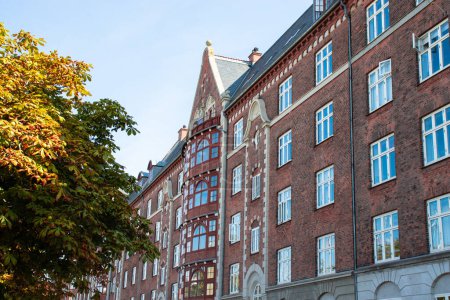 Foto de Copenhague Dinamarca fachadas coloridas de casas antiguas canal Christianshavn. Foto de alta calidad - Imagen libre de derechos