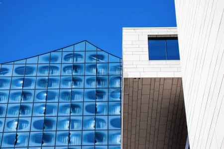  Arquitectura moderna. Concepto de inversión inmobiliaria. Edificio de oficinas. Hamburgo, Alemania 
