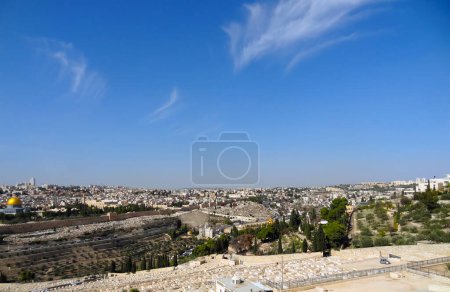 Téléchargez les photos : Vue panoramique sur la vieille ville de Jérusalem. Photo de haute qualité - en image libre de droit