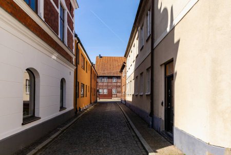 Enge Gassen der Altstadt mit bunten Häusern Ystad, Schweden.