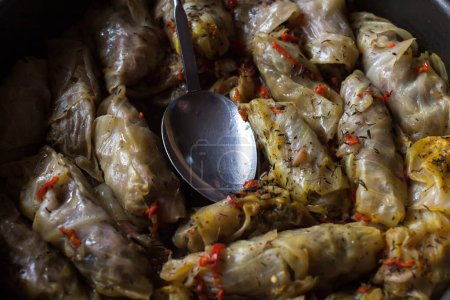 Téléchargez les photos : Balkan Food - Sarma un chou farci rempli de riz et de viande - en image libre de droit