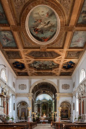 Téléchargez les photos : Église Saint-Georges - Église Sveti Jurij, Piran Slovénie En Intérieur - en image libre de droit