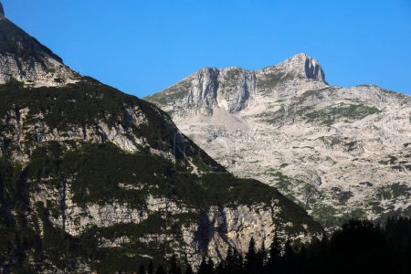 Téléchargez les photos : Montagne dans les Alpes juliennes Mont Krn - Parc national du Triglav Slovénie - en image libre de droit