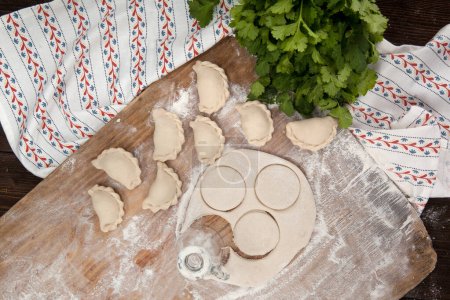 Téléchargez les photos : Boulettes faites à la main. Un plat traditionnel de la cuisine polonaise - en image libre de droit