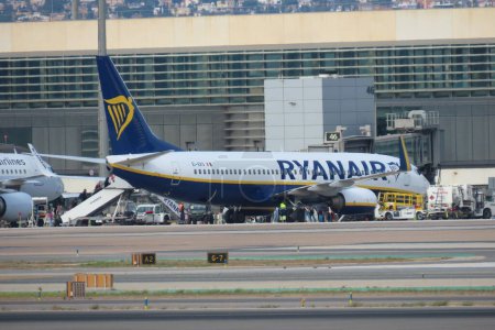 Foto de Ryanair Boeing 737-8AS EI-EKO Malaga Airport, Costa del Sol España (AGP-LEMG) Equipaje de mano 31 diciembre 2023 - Imagen libre de derechos