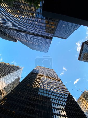 Foto de Vista de bajo ángulo de rascacielos en Toronto - Imagen libre de derechos