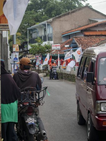 Foto de Bandung, indonesia - 11 de febrero de 2024: carretera en la aldea local en Bandung, Indonesia - Imagen libre de derechos