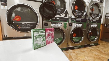 Foto de Tokyo, Japon. March 30, 2024: laundry in tokyo city. - Imagen libre de derechos