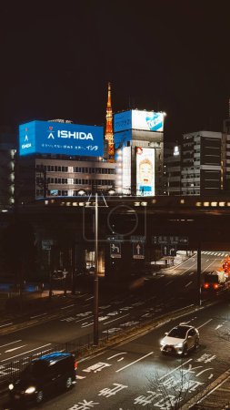 Foto de Tokyo, Japan. March 21, 2024: Tokyo city at night with lights and huge buildings - Imagen libre de derechos