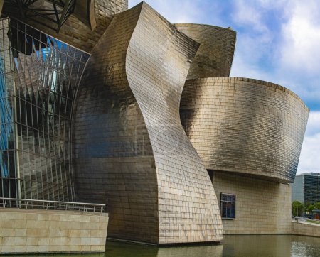 Téléchargez les photos : Musée Guggenheim Bilbao, musée d'art contemporain conçu par Frank Gehry, à Bilbao, Pays Basque, Espagne. - en image libre de droit