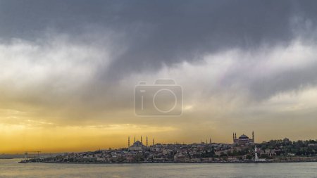 Téléchargez les photos : Istanbul, Turquie. Je passe par le bosphore. Photo de haute qualité - en image libre de droit