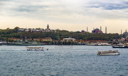 Téléchargez les photos : Istanbul, Turquie. Je passe par le bosphore. Photo de haute qualité - en image libre de droit