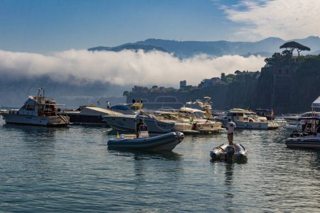 Téléchargez les photos : Sorrente ville, Amalfi coSorrente ville, Côte amalfitaine, Italie. Photo de haute qualité - en image libre de droit