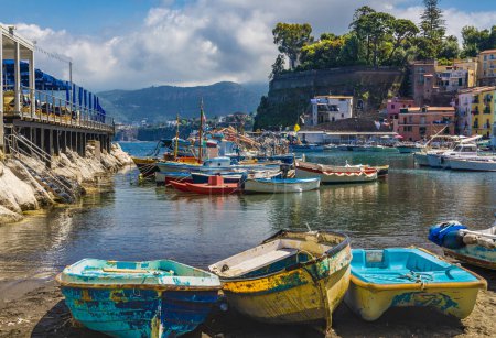 Téléchargez les photos : La ville de Positano, sur la côte amalfitaine, Italie. Photo de haute qualité - en image libre de droit
