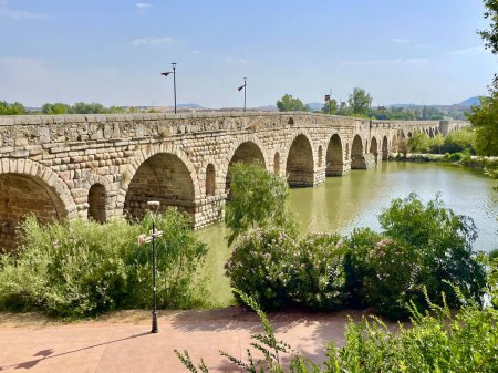 Téléchargez les photos : Le pont romain de Mérida. Photo de haute qualité - en image libre de droit