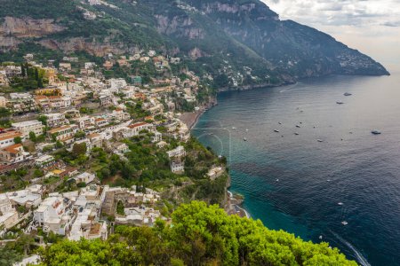 Téléchargez les photos : Route vers Positano, côte amalfitaine, Italie. Photo de haute qualité - en image libre de droit