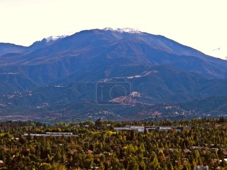 Téléchargez les photos : Les magnifiques contreforts des Andes, de Santiago du Chili. Photo de haute qualité - en image libre de droit