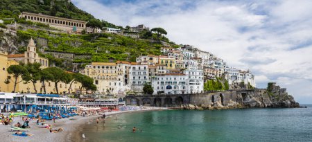 Foto de La ciudad de Amalfi, en la costa de Amalfi, Italia. Foto de alta calidad - Imagen libre de derechos