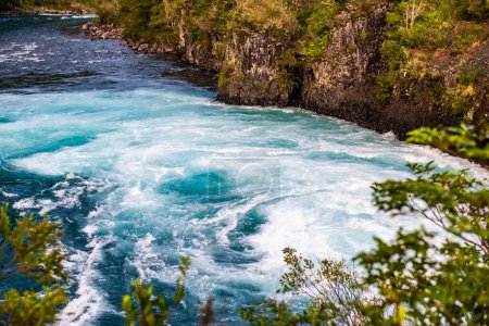 Téléchargez les photos : Chutes de la rivière Petrohue - Chili - Traversée andine. Photo de haute qualité - en image libre de droit