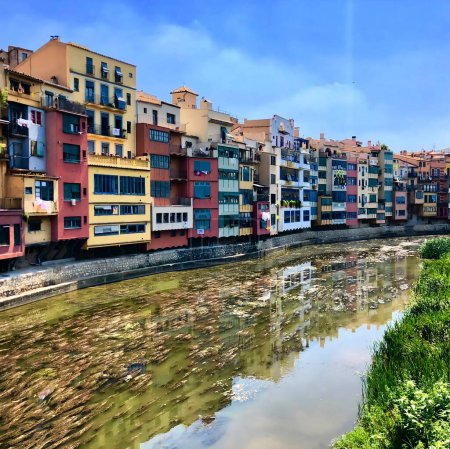 Téléchargez les photos : La belle ville de Gérone, en Catalogne, Espagne. Photo de haute qualité - en image libre de droit