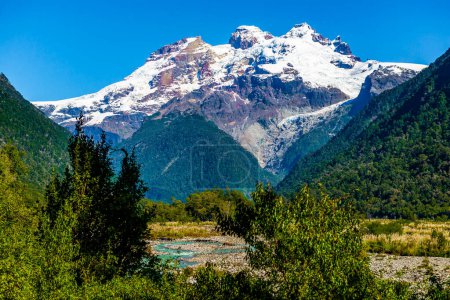 Téléchargez les photos : Trekking à travers Peulla, Chili, traversée des Andes. Photo de haute qualité - en image libre de droit