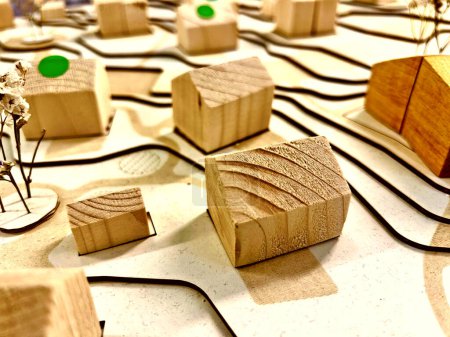 Téléchargez les photos : Un modèle de village en bois durable. Photo de haute qualité - en image libre de droit