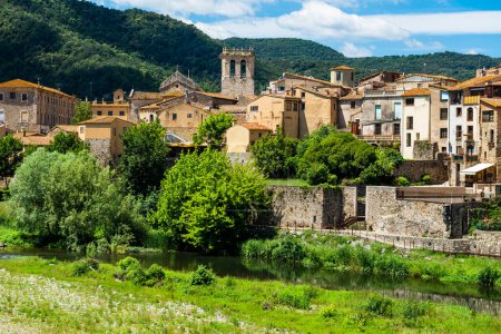 Foto de BeautifuHermosas vistas de la impresionante ciudad de Besalu, en Cataluña, España vistas de la impresionante ciudad de Besalu, en Cataluña, España. Foto de alta calidad - Imagen libre de derechos