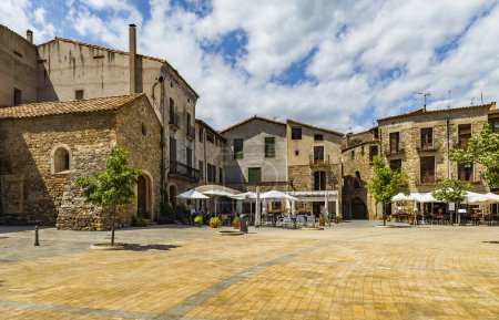 Téléchargez les photos : Besalu est une ville de la région de Garrotxa, en Catalogne, en Espagne. Photo de haute qualité - en image libre de droit