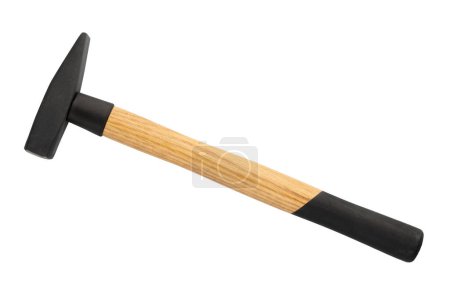 Ein einzelner Krallenhammer mit natürlichem Holzstiel isoliert auf weißem Hintergrund für DIY-Projekte.