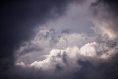 Téléchargez les photos : Détail des nuages orageux à Ruidera - en image libre de droit