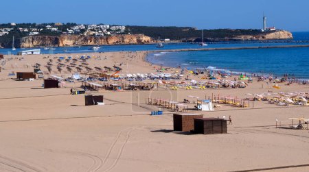 Téléchargez les photos : Plage célèbre praia da rocha à Portimao à Algarve portugal - en image libre de droit