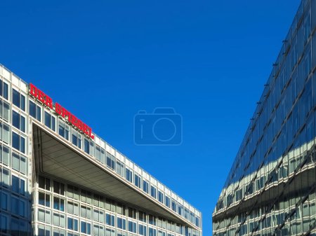 Téléchargez les photos : Architecture d'Ericusspitze à Hambourg avec le bâtiment Spiegel - en image libre de droit