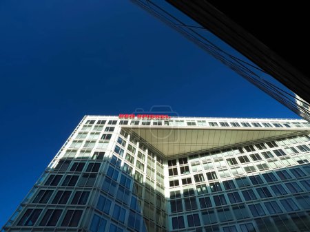 Téléchargez les photos : Architecture d'Ericusspitze à Hambourg avec le bâtiment Spiegel - en image libre de droit