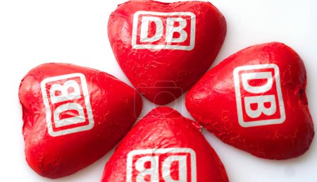 Foto de Corazones rojos del ferrocarril federal alemán DB corto hecho de chocolate - Imagen libre de derechos