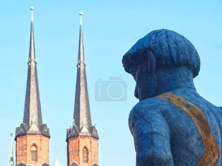 Téléchargez les photos : Sculpture de Pigman nommée Hallescher Schweinehirt à Halle en Allemagne - en image libre de droit