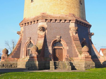 Magnifique château d'eau historique à Halle (Saale) en Allemagne