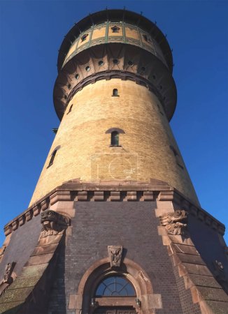 Schöner historischer Wasserturm in Halle (Saale) in Deutschland