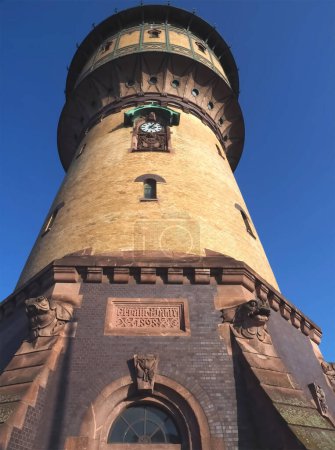 Magnifique château d'eau historique à Halle (Saale) en Allemagne