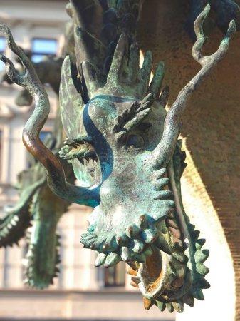 Détails de la fontaine du dragon à Halle Saale en Allemagne