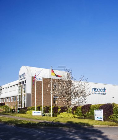 Foto de St Neots, Reino Unido - 24 de abril de 2021: Retrato de la fábrica de Rexroth Bosch en St Neots. Con espacio para copias. Foto de alta calidad - Imagen libre de derechos