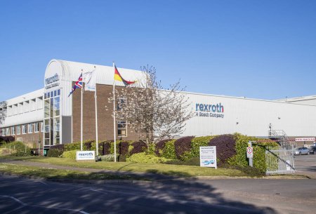 Téléchargez les photos : St Neots, Royaume-Uni - 24 avril 2021 : Vue latérale de l'usine de composants hydrauliques Rexroth Bosch. Photo de haute qualité - en image libre de droit