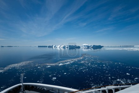 Foto de Crucero acercándose a la zona de Snow Hill Island, Península Antártica, Antártida - Imagen libre de derechos