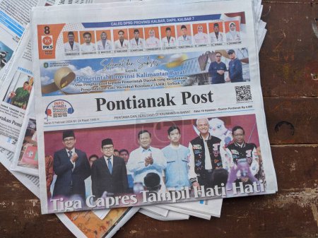 Téléchargez les photos : Sambass, Indonésie-05 février 2024 ; Toutes les actualités sur le débat final dans les journaux des candidats présidentiels et vice-présidentiels - en image libre de droit