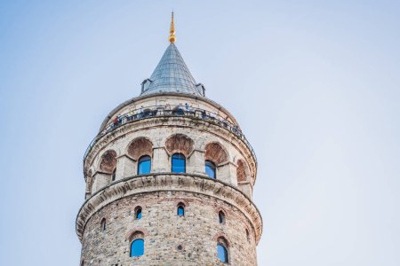 Istanbuler Stadtsilhouette in der Türkei, Stadtteil Beyoglu alte Häuser mit Galata-Turm.