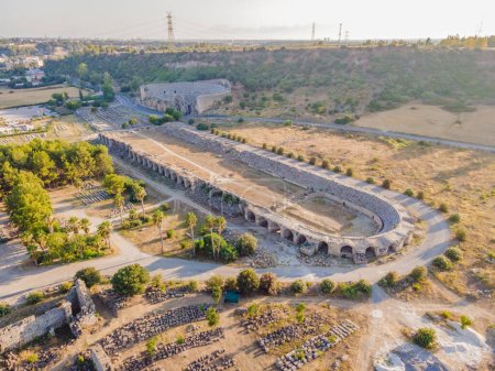 Téléchargez les photos : Ruines de l'ancienne ville lycienne Perge située près de la ville d'Antalya en Turquie. turkiye, GO Partout - en image libre de droit