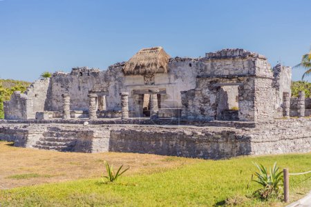 Hermoso yacimiento arqueológico de la cultura maya en Tulum, México.